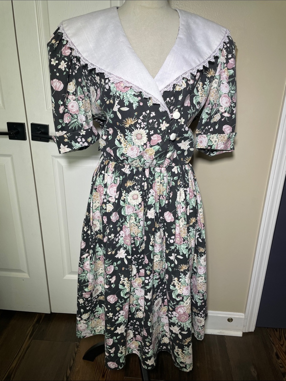 VTG 80s Tina Barrie Dark Floral Cottagecore Dress Lace Bib Collar Puff Sleeve